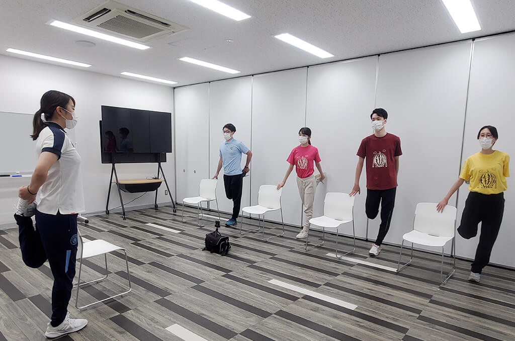 運動教室でのストレッチ