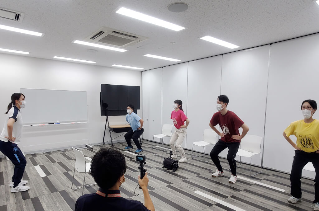 運動教室の筋力トレーニングの様子