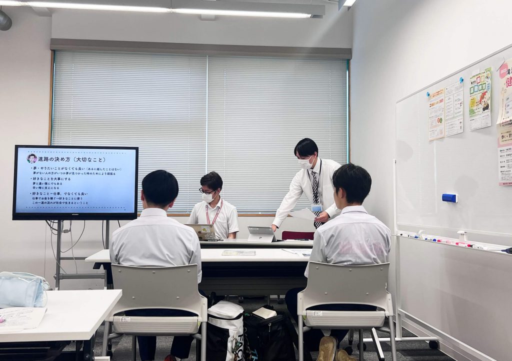 新入社員から高校生へメッセージ